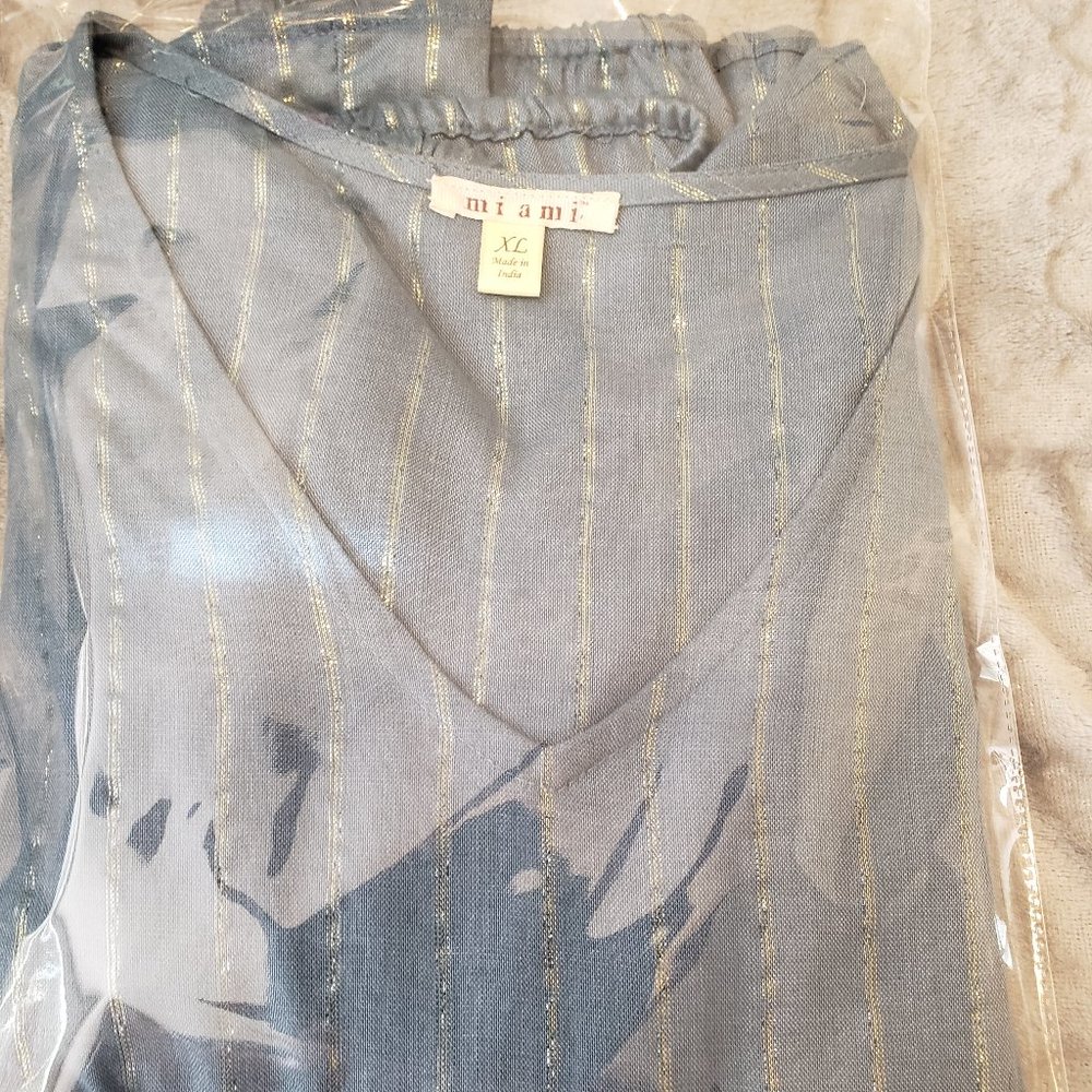 💋Miami Blue Top **2 for $15 Bundle** - Picture 5 of 5